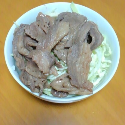 キャベツたっぷりで、丼にしてみましたぁ～♪美味しかったぁ～(*^^*)♪暑さ乗り越えられそうっ(*´∀｀)　ご馳走様でしたぁ～♪